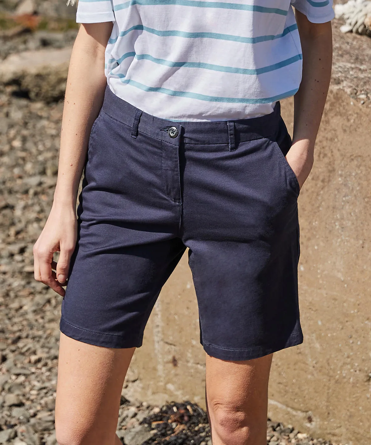 Stone - Women's stretch chino shorts